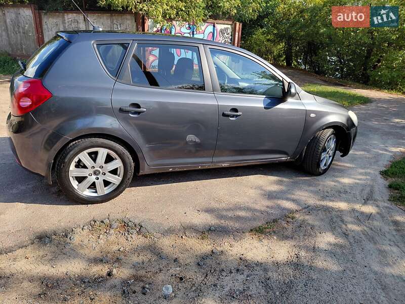 Хэтчбек Kia Ceed 2008 в Киеве