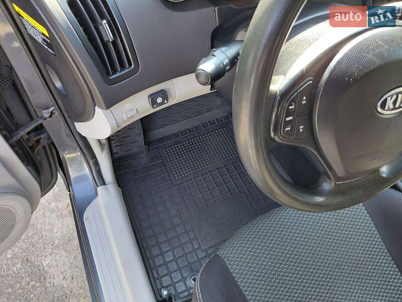 Хэтчбек Kia Ceed 2008 в Киеве