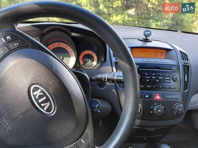 Хэтчбек Kia Ceed 2008 в Киеве