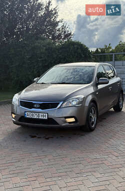 Kia Ceed  2011