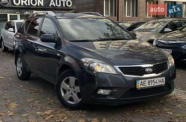 Kia Ceed  2012