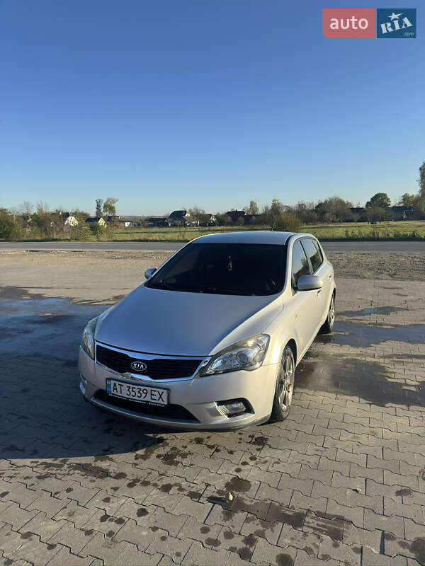 Хетчбек Kia Ceed