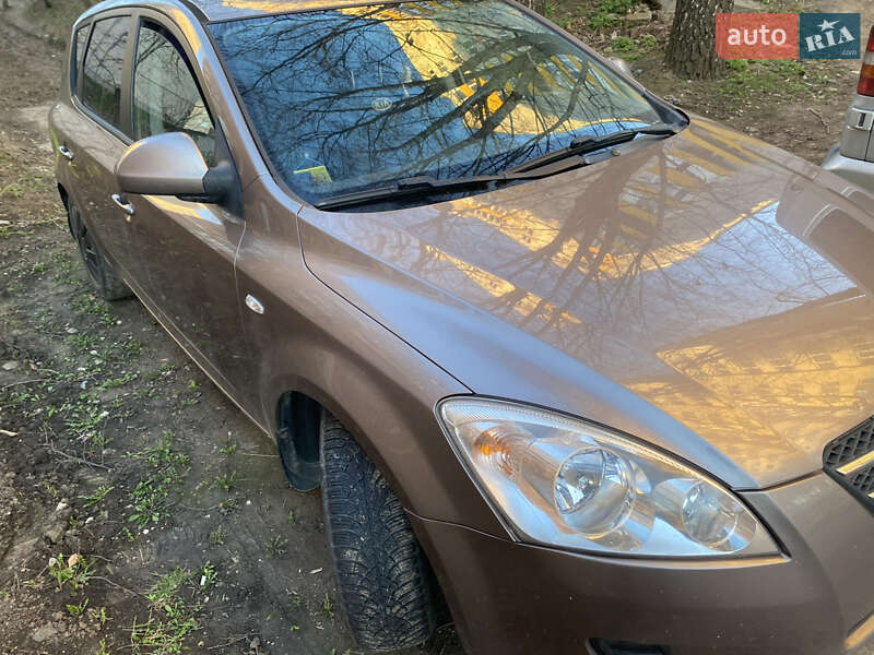 Хетчбек Kia Ceed 2007 в Хмельницькому