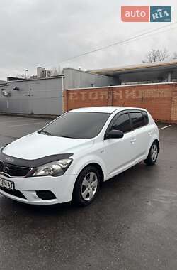 Kia Ceed  2012