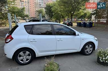 Kia Ceed  2010
