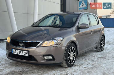 Kia Ceed  2012