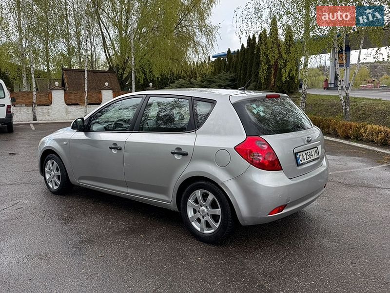Хэтчбек Kia Ceed 2007 в Смеле