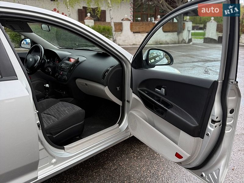 Хэтчбек Kia Ceed 2007 в Смеле