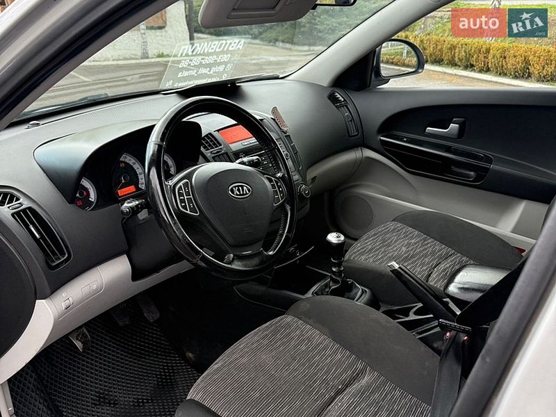 Хэтчбек Kia Ceed 2007 в Смеле