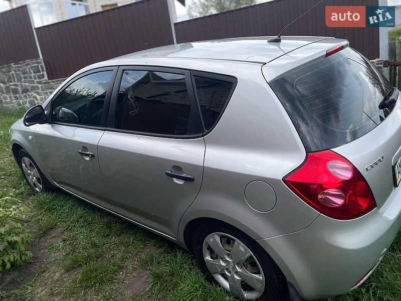 Хэтчбек Kia Ceed 2008 в Новогуйвинском