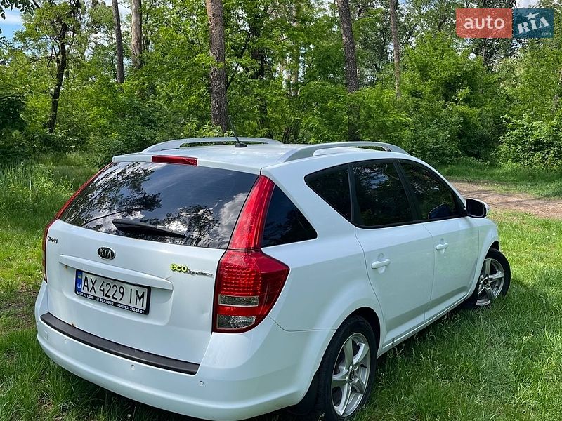 Универсал Kia Ceed 2010 в Дергачах
