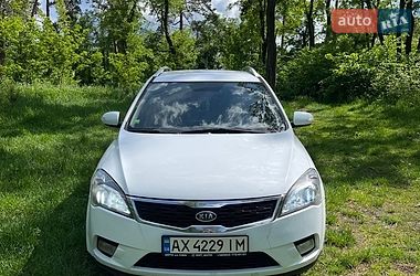 Универсал Kia Ceed 2010 в Дергачах