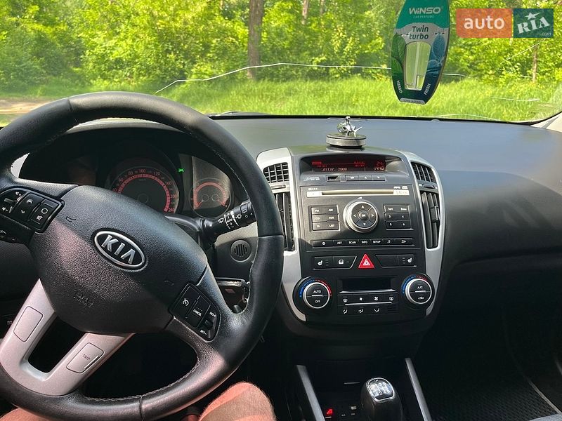 Универсал Kia Ceed 2010 в Дергачах