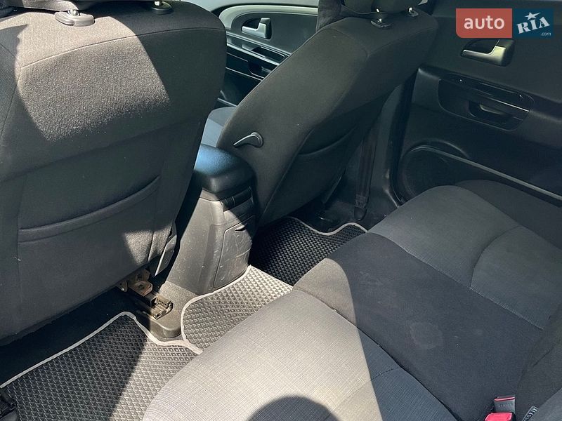 Универсал Kia Ceed 2010 в Дергачах