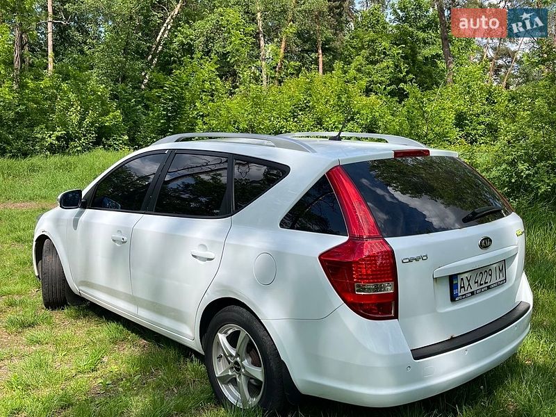 Универсал Kia Ceed 2010 в Дергачах