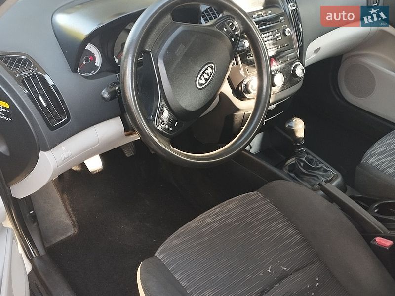 Хетчбек Kia Ceed 2009 в Львові фото 3 Хетчбек Kia Ceed 2009 в Львові