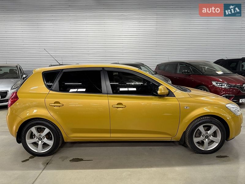 Хетчбек Kia Ceed 2008 в Стрию