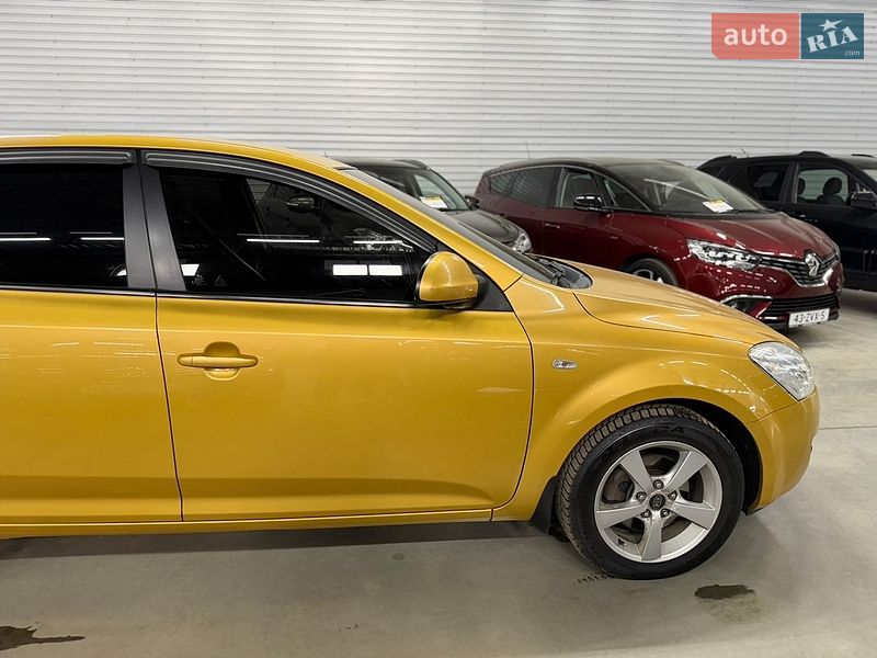 Хетчбек Kia Ceed 2008 в Стрию