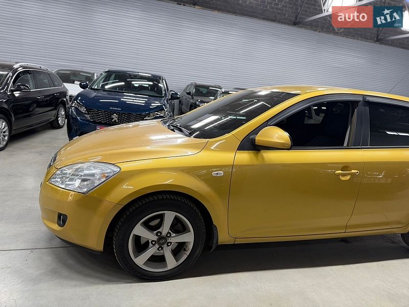 Хетчбек Kia Ceed 2008 в Стрию