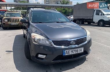 Kia Ceed  2012