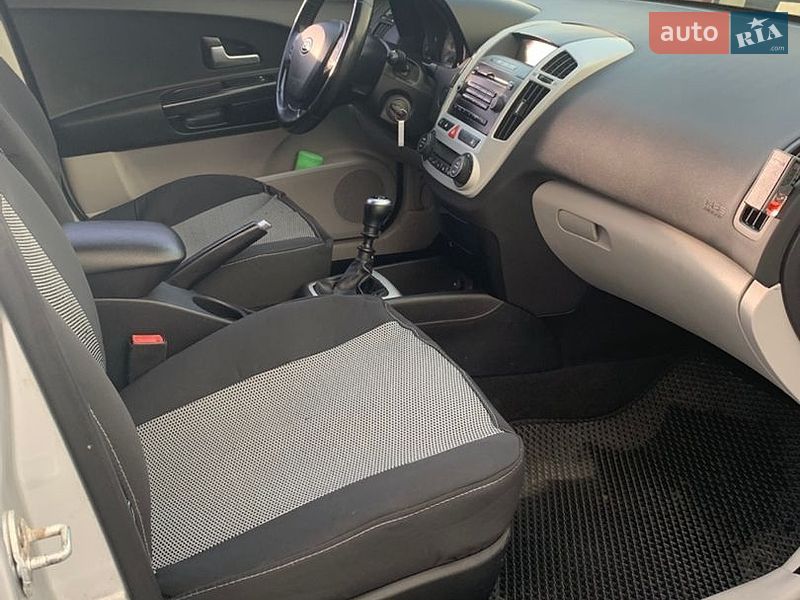 Хетчбек Kia Ceed 2008 в Полтаві