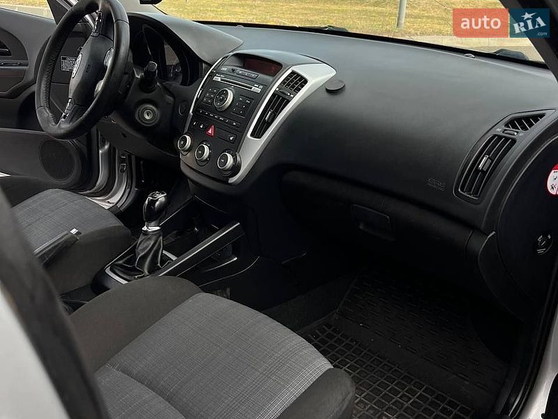 Универсал Kia Ceed 2011 в Смеле