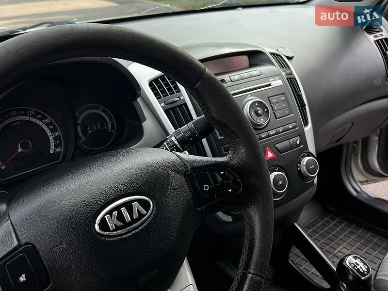 Универсал Kia Ceed 2011 в Смеле