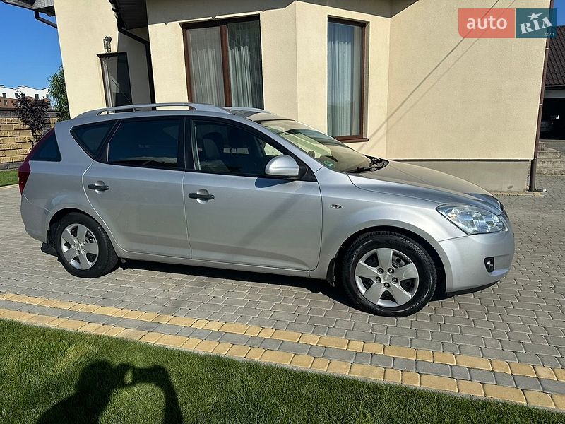 Универсал Kia Ceed 2009 в Луцке
