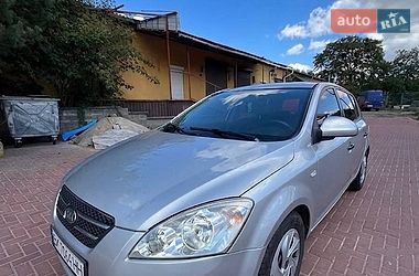 Хэтчбек Kia Ceed 2008 в Дубно