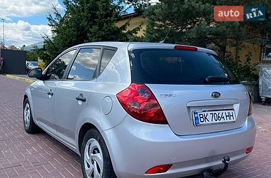 Хэтчбек Kia Ceed 2008 в Дубно