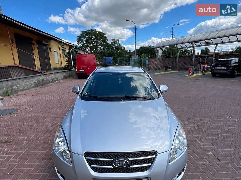 Хэтчбек Kia Ceed 2008 в Дубно