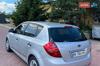 Хэтчбек Kia Ceed 2008 в Дубно