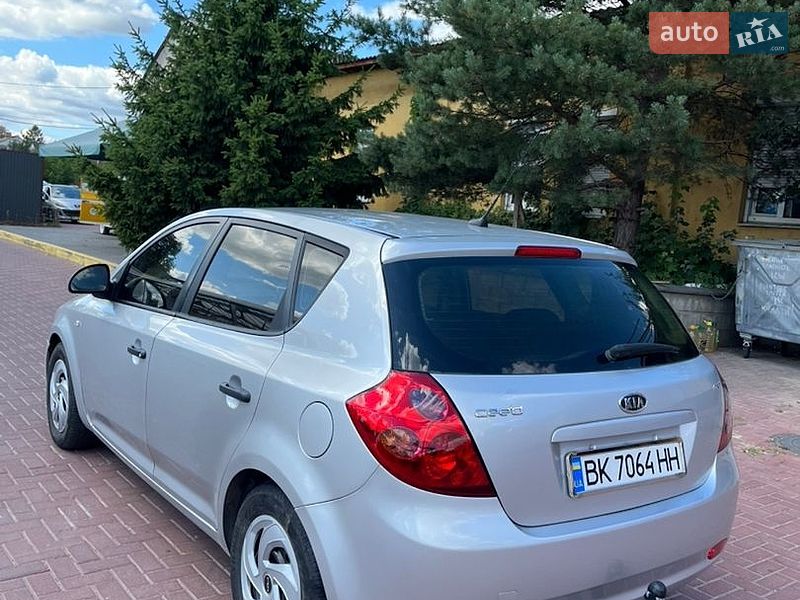 Хэтчбек Kia Ceed 2008 в Дубно