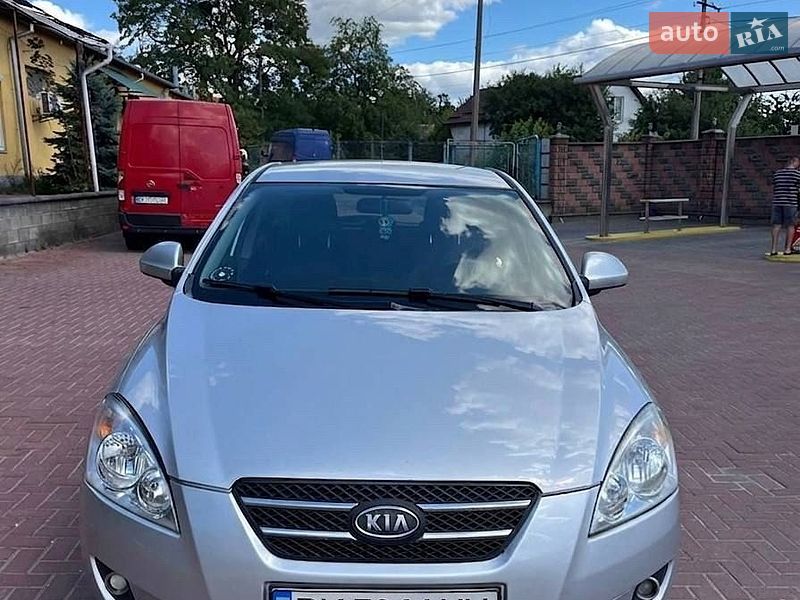 Хэтчбек Kia Ceed 2008 в Дубно