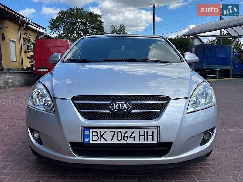 Хэтчбек Kia Ceed 2008 в Дубно