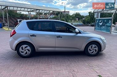 Хэтчбек Kia Ceed 2008 в Дубно