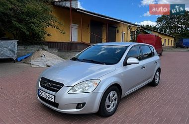 Хэтчбек Kia Ceed 2008 в Дубно