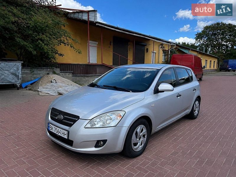 Хэтчбек Kia Ceed 2008 в Дубно