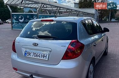 Хэтчбек Kia Ceed 2008 в Дубно