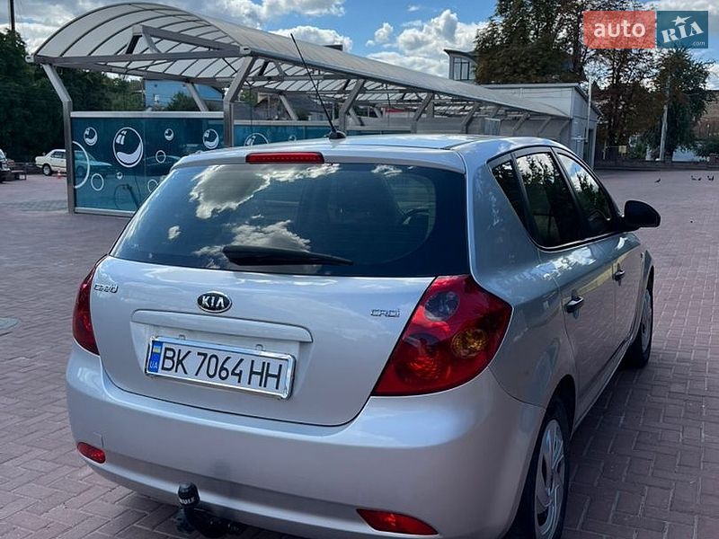 Хэтчбек Kia Ceed 2008 в Дубно