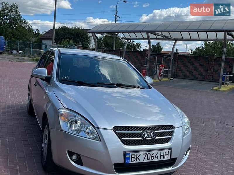 Хэтчбек Kia Ceed 2008 в Дубно