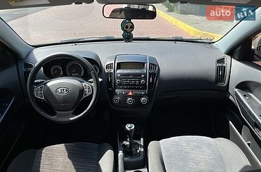 Хэтчбек Kia Ceed 2008 в Дубно