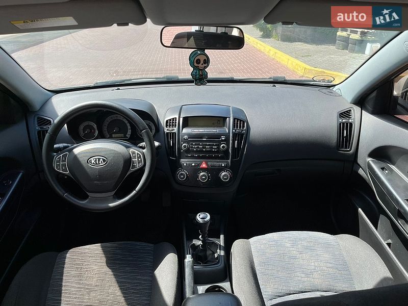 Хэтчбек Kia Ceed 2008 в Дубно