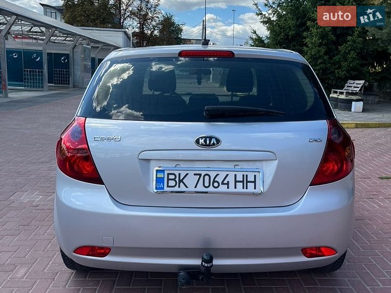 Хэтчбек Kia Ceed 2008 в Дубно