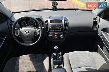 Хэтчбек Kia Ceed 2008 в Дубно