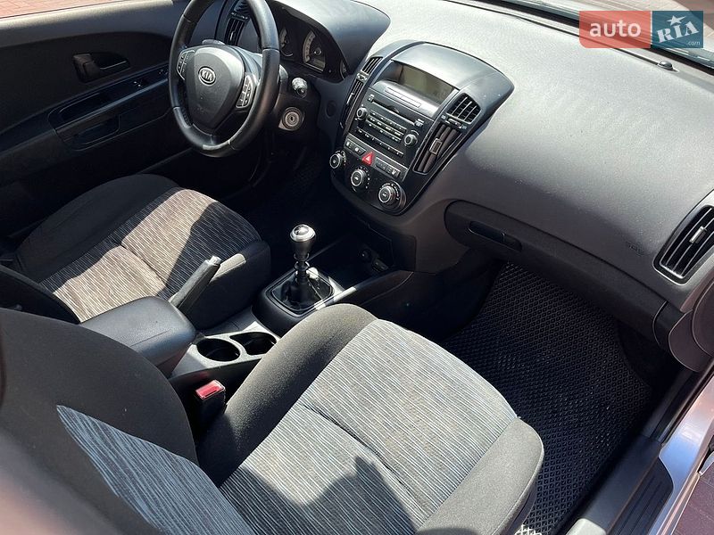 Хэтчбек Kia Ceed 2008 в Дубно