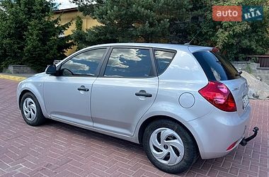 Хэтчбек Kia Ceed 2008 в Дубно