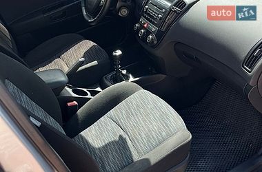 Хэтчбек Kia Ceed 2008 в Дубно
