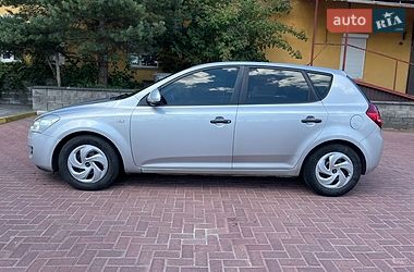 Хэтчбек Kia Ceed 2008 в Дубно