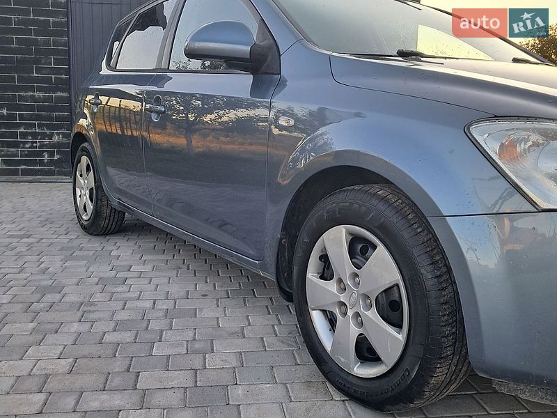 Хэтчбек Kia Ceed 2007 в Мостиске